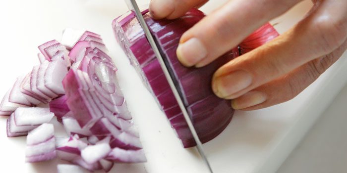 How to Properly Chop an Onion for Your Delicious 2025 Recipes: Essential Techniques Explained