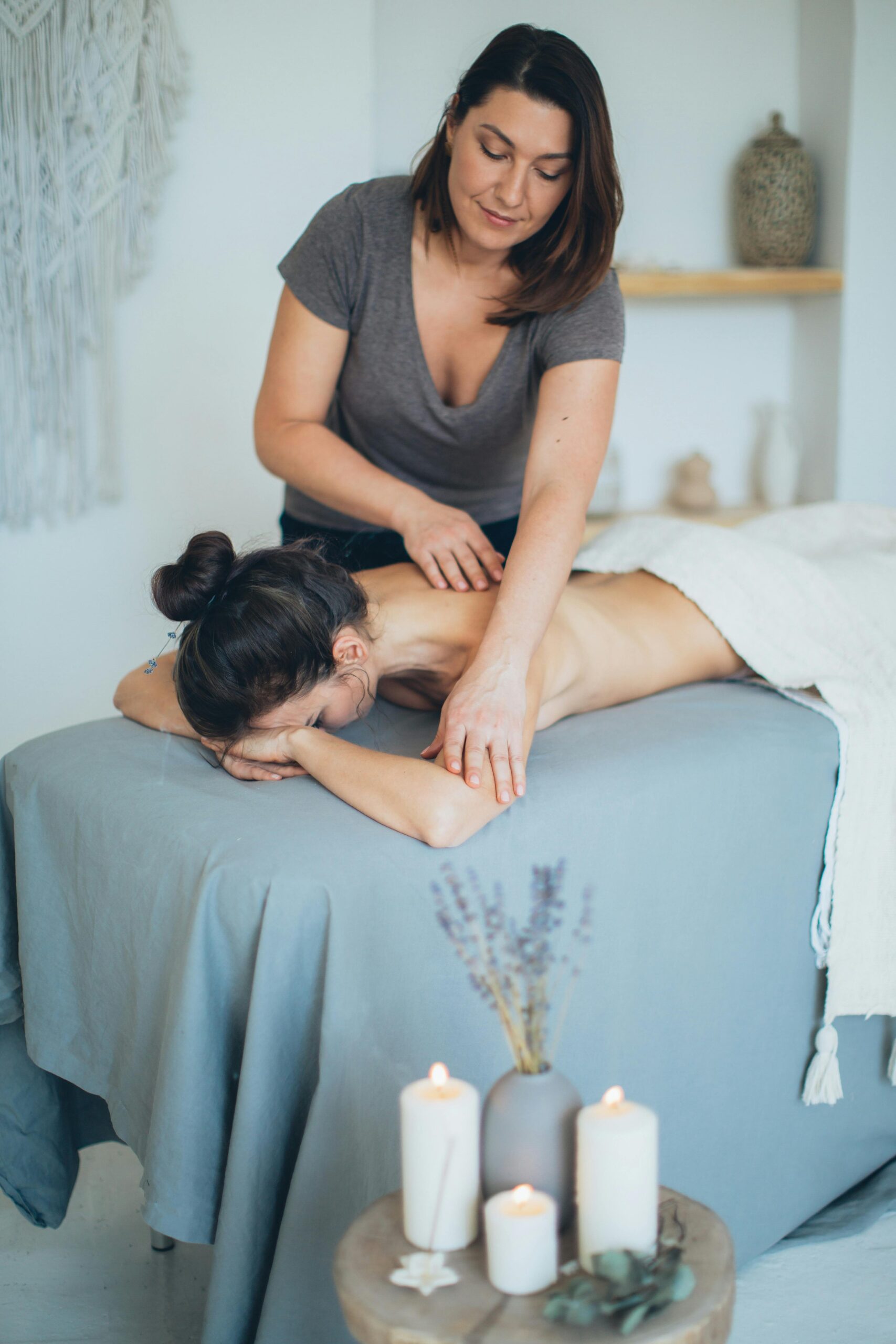 Effective Ways to Become a Massage Therapist and Start Your Career in 2025